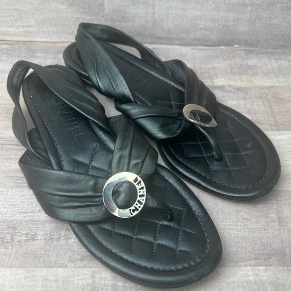 Chanel Black Leather Pleated Slingback Sandals Silver Logo Size 37 - Picture 4 of 9